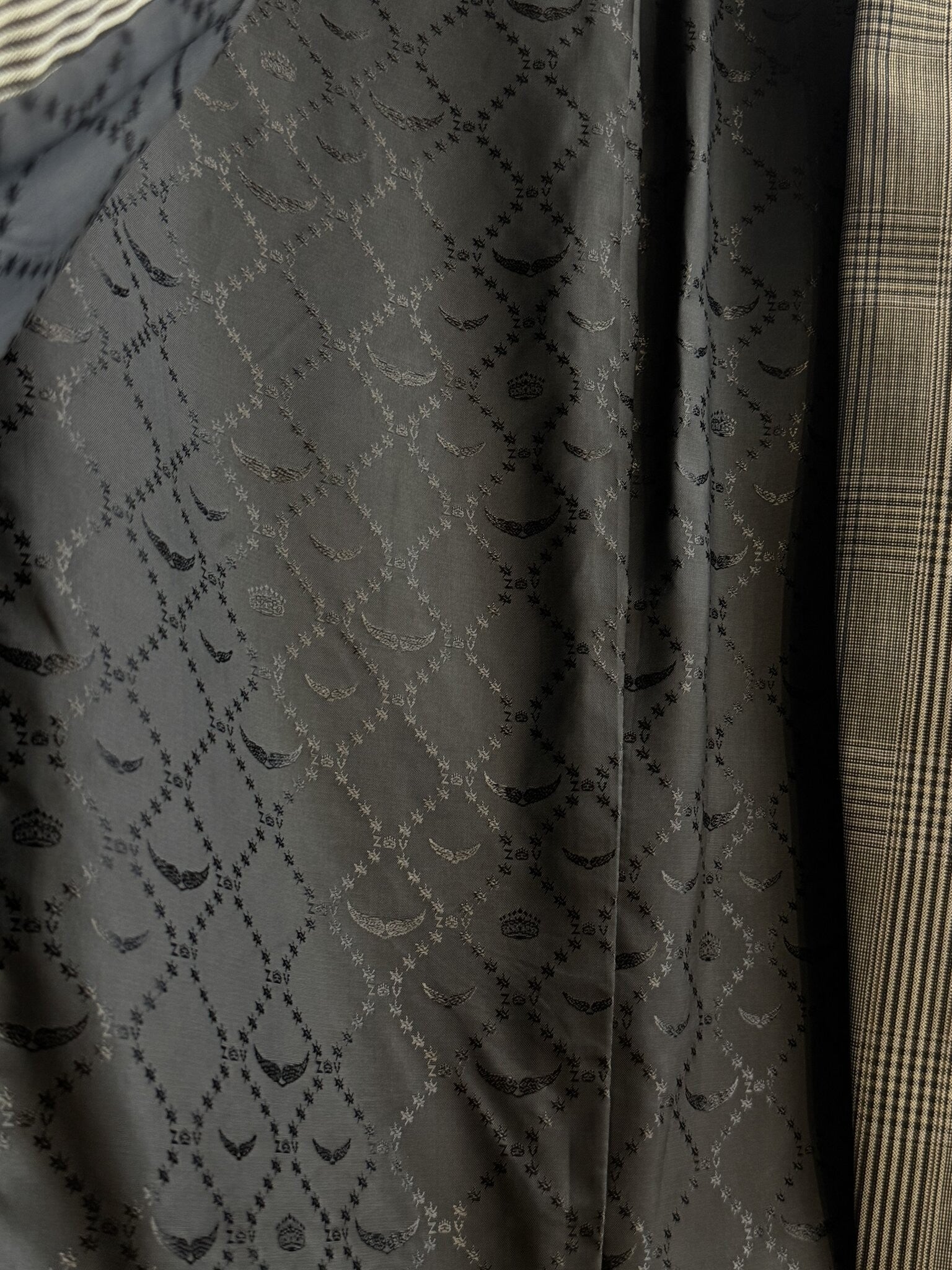 BERLIN VINTAGE CORNER Zadig & Voltaire blazer interior lining featuring black jacquard fabric with wing and crown motifs