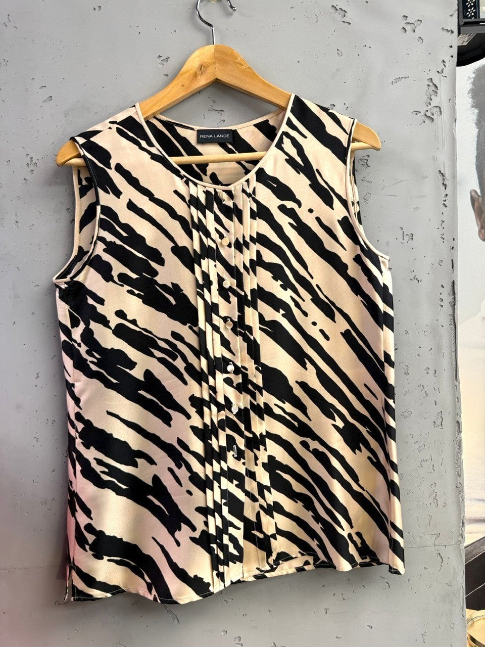 BERLIN VINTAGE CORNER black and sand zebra print silk blouse with V-neck and front pleats.