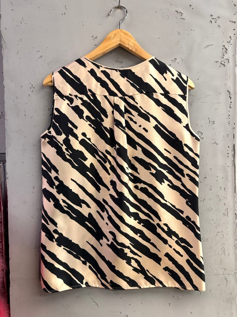 BERLIN VINTAGE CORNER sleeveless black and sand zebra print silk blouse with V-neck and pleating.