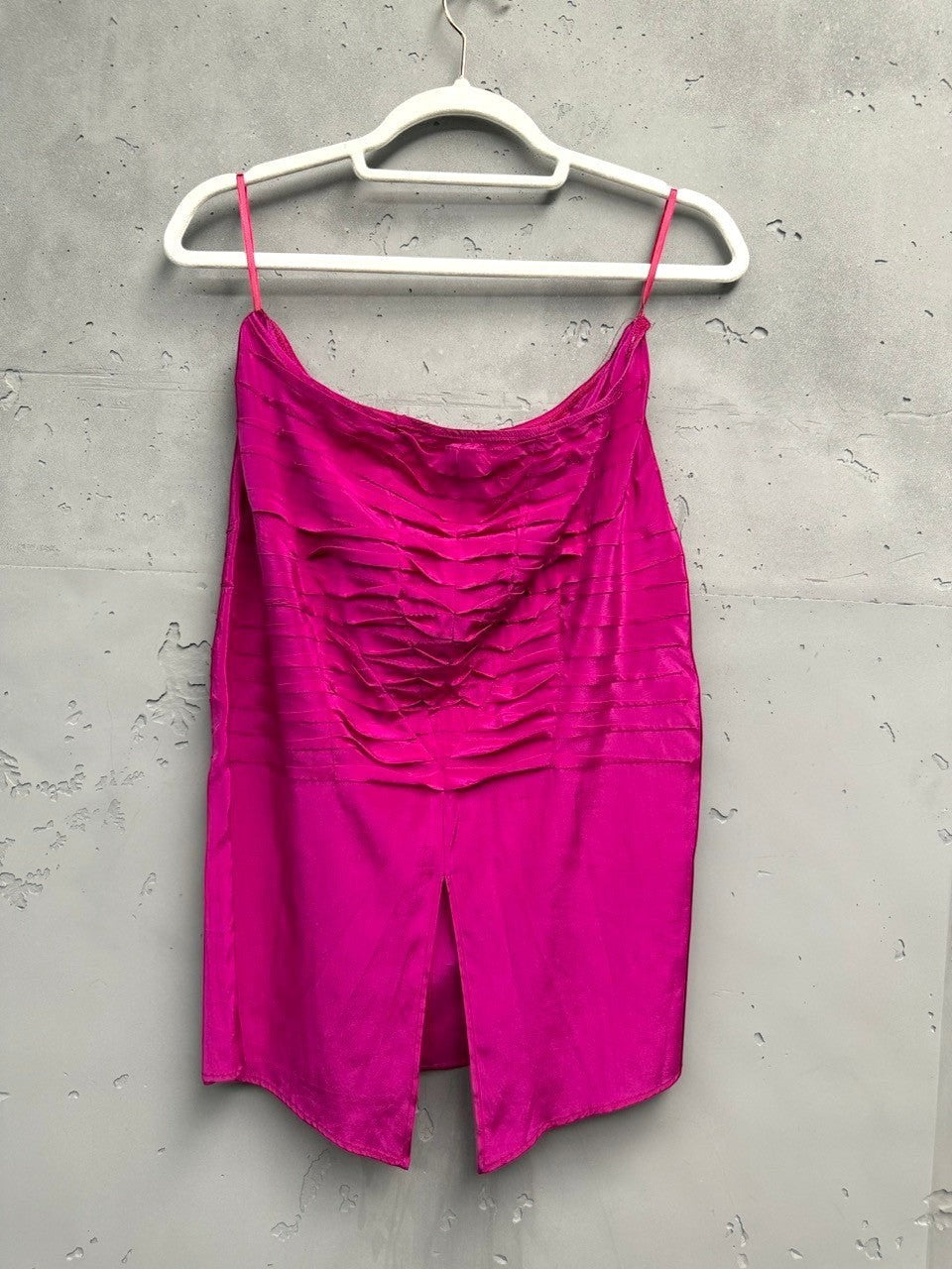 BERLIN VINTAGE CORNER fuchsia ruched silk spaghetti strap top with front slit