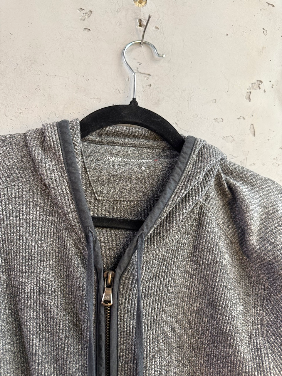 BERLIN VINTAGE CORNER John Varvatos hoodie, zip and hood detail