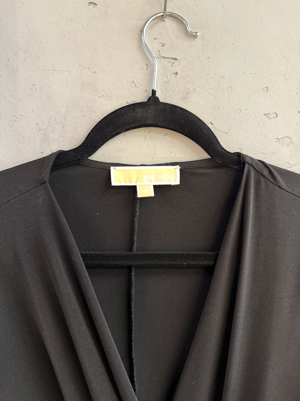 BERLIN VINTAGE CORNER Michael Kors gold logo label inside the neckline