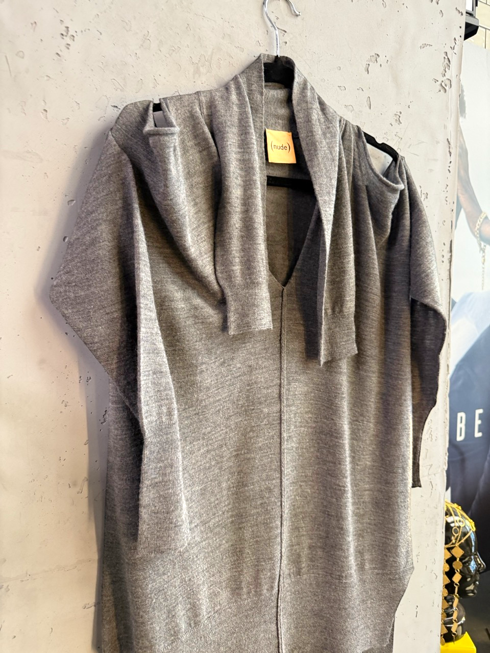 BERLIN VINTAGE CORNER Nude grey cardigan with the collar crossed over