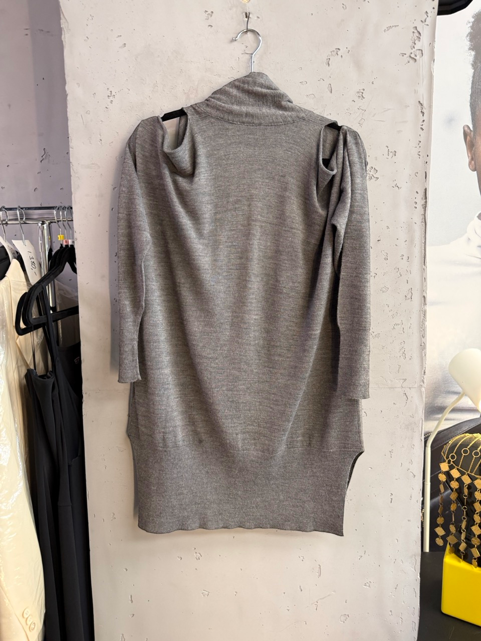 BERLIN VINTAGE CORNER Nude grey wool cardigan, back view