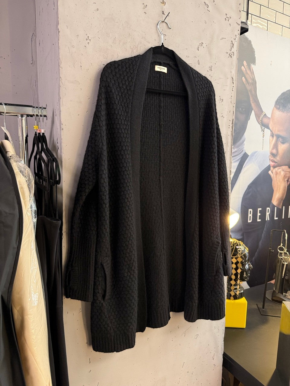 BERLIN VINTAGE CORNER Zadig & Voltaire cashmere cardigan, shoulder and sleeve detail
